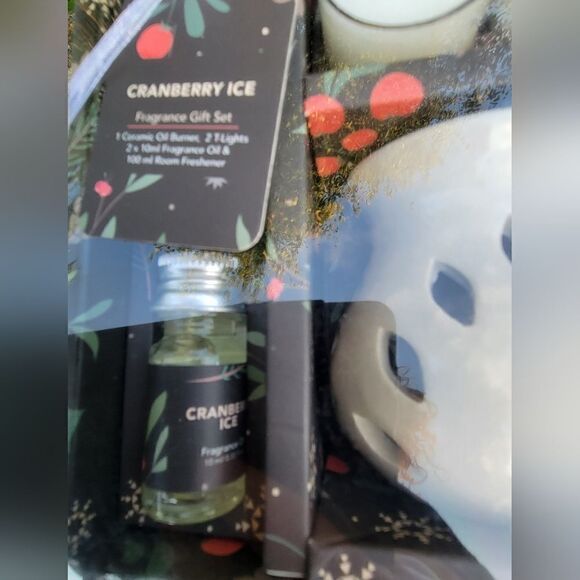 Cranberry Ice Fragrance Gift Set - Picture 7 of 10